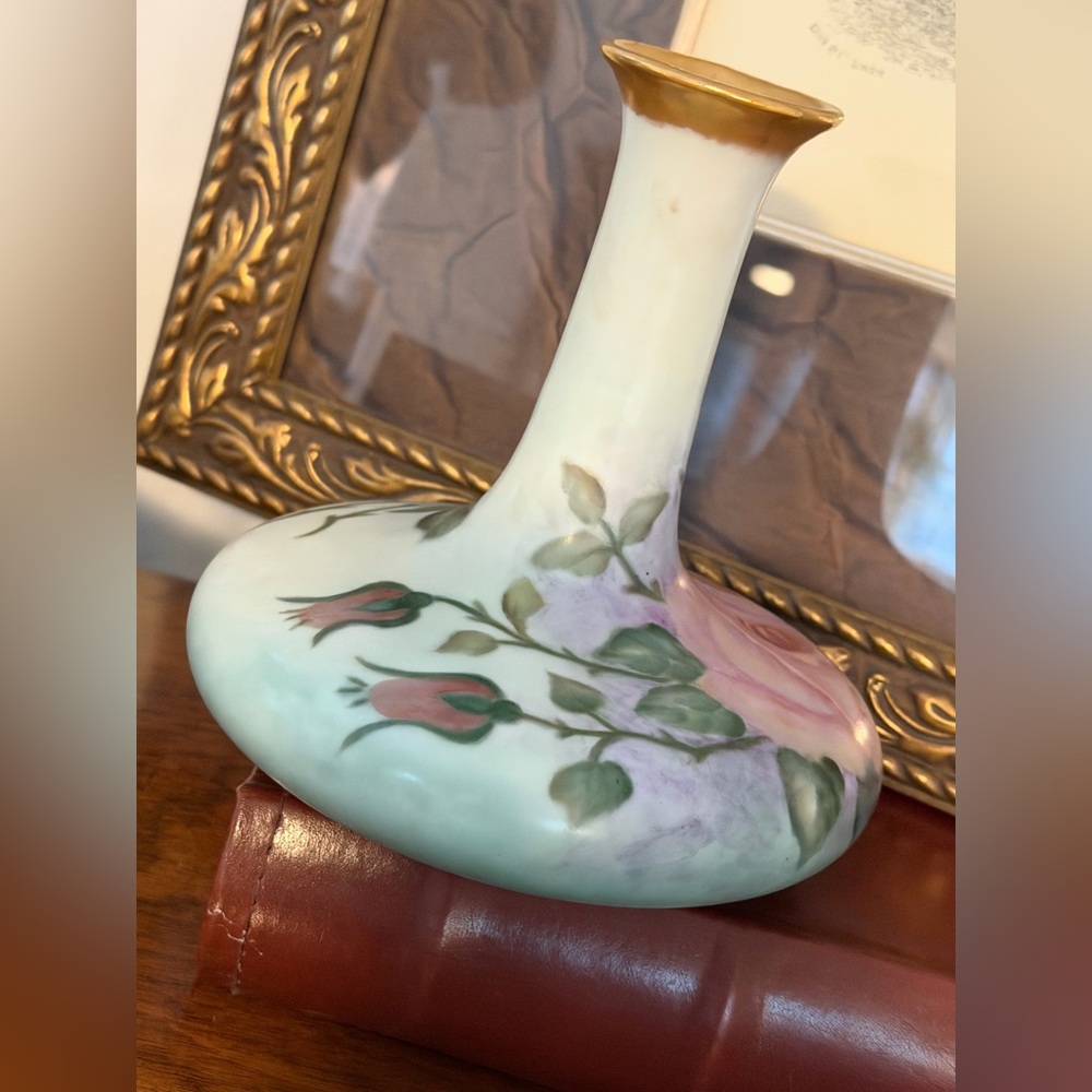 Vintage 1950’s Floral Porcelain 6” Vase. Signed | Delicate | Heritage | Pastel - Picture 7 of 7
